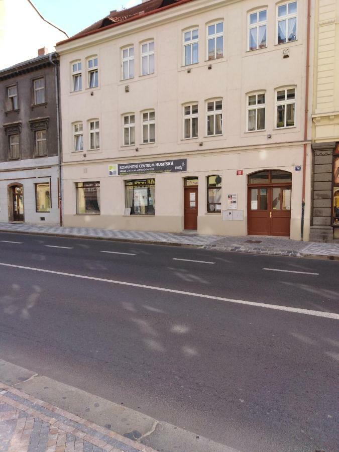 Studio Husitska 114/74 Praga Zewnętrze zdjęcie
